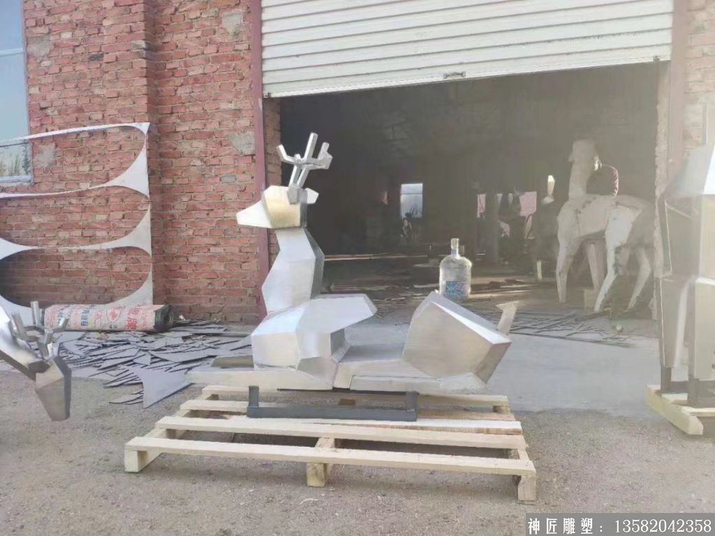不銹鋼拉絲面小鹿雕塑 草坪動(dòng)物雕塑2