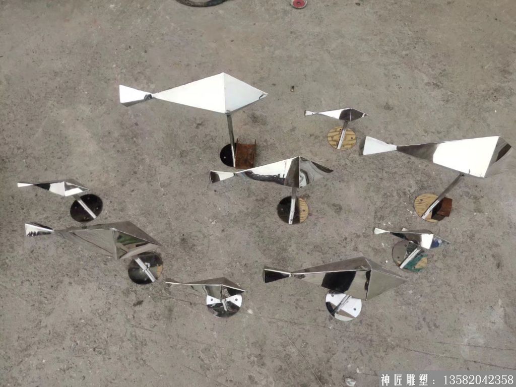 不銹鋼小魚雕塑 抽象小魚雕塑加工廠家